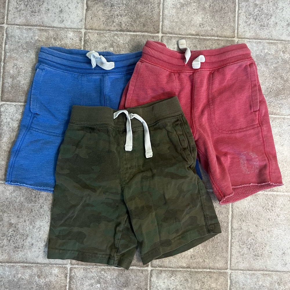 Lots of 3 toddler boys 3T gap play shorts